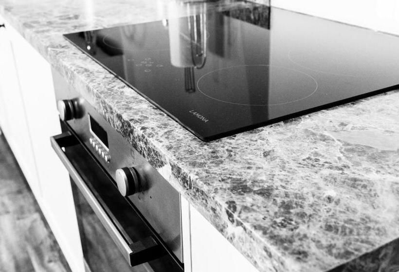 جناح جونيور, Birchover Bridgford Hall