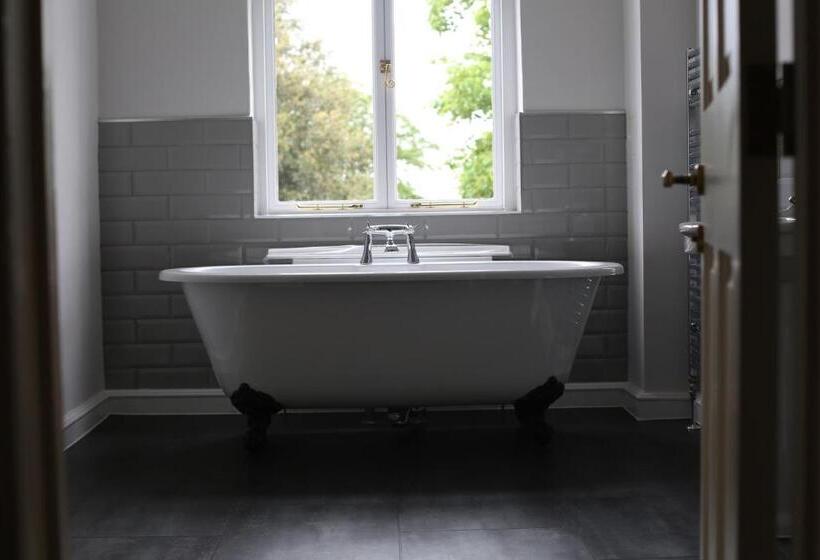 جناح مطلّ علي الحديقة, Birchover Bridgford Hall