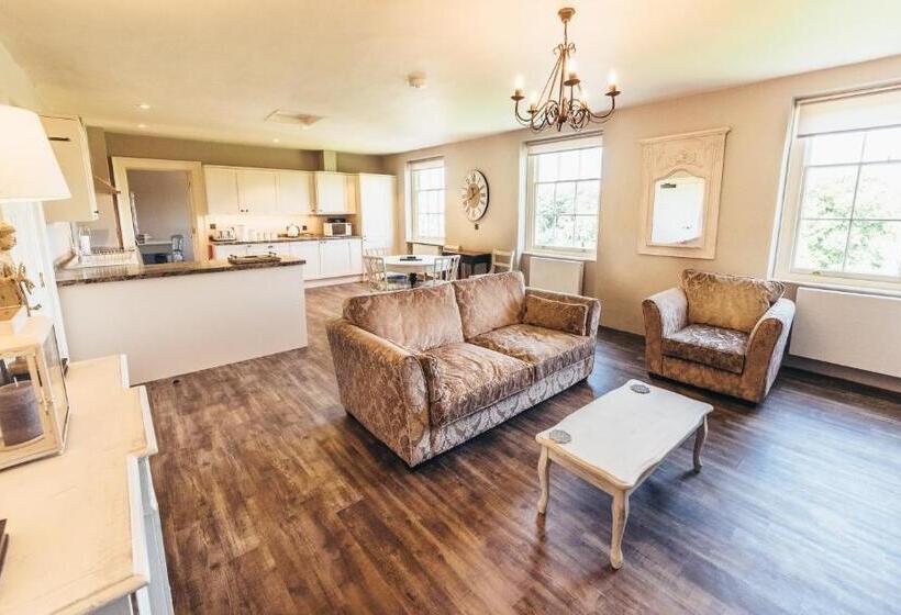 جناح مطلّ علي الحديقة, Birchover Bridgford Hall