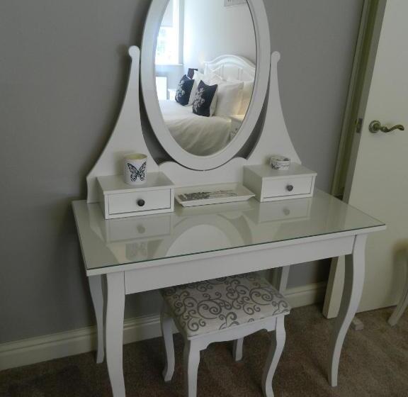 جناح سوبيريور, Birchover Bridgford Hall