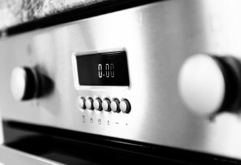 جناح سوبيريور, Birchover Bridgford Hall