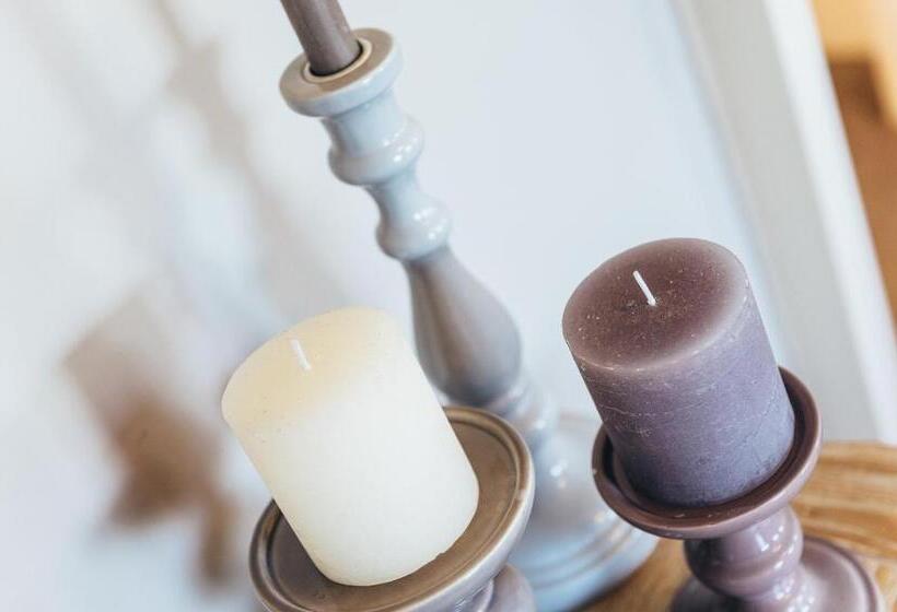 جناح سوبيريور, Birchover Bridgford Hall