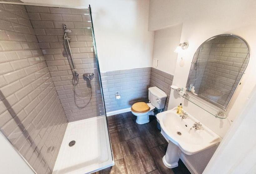 جناح جونيور, Birchover Bridgford Hall