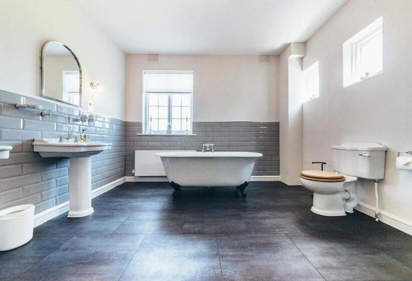 جناح ديلوكس, Birchover Bridgford Hall