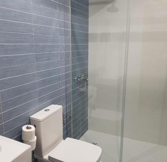 اتاق استاندارد سه نفره, Hostal Rosi