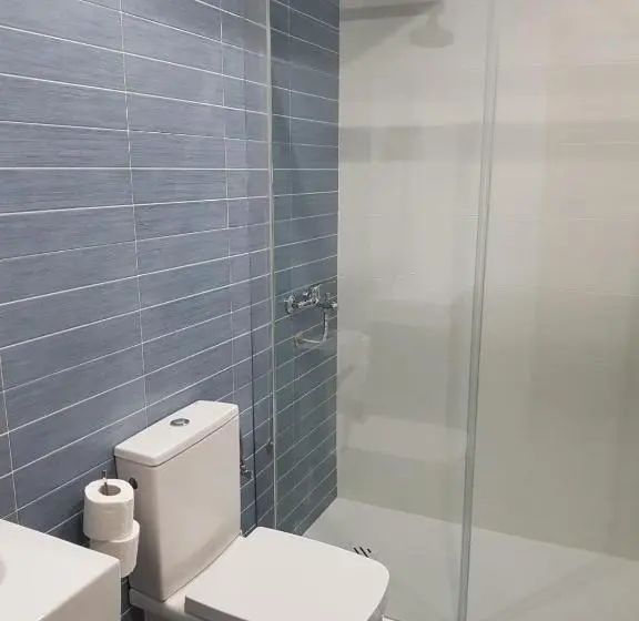 اتاق استاندارد سه نفره, Hostal Rosi