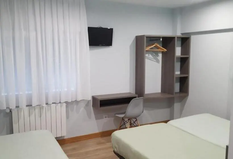 اتاق استاندارد سه نفره, Hostal Rosi