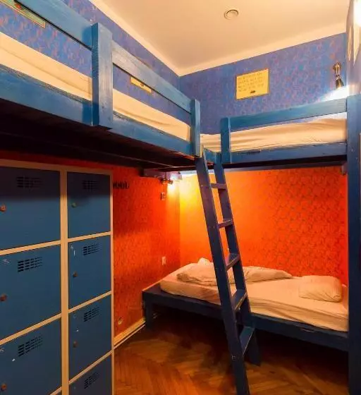 ルームシェアのワンベッド, Baroque Hostel & Coworking