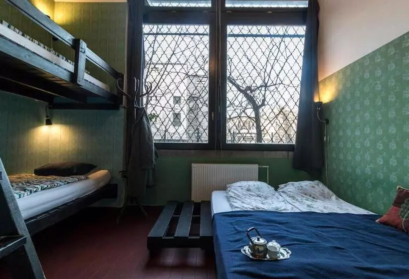 浴室共有スタンダード4人用ルーム, Baroque Hostel & Coworking