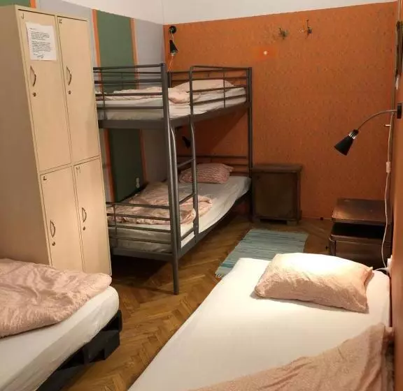 浴室共有スタンダード4人用ルーム, Baroque Hostel & Coworking