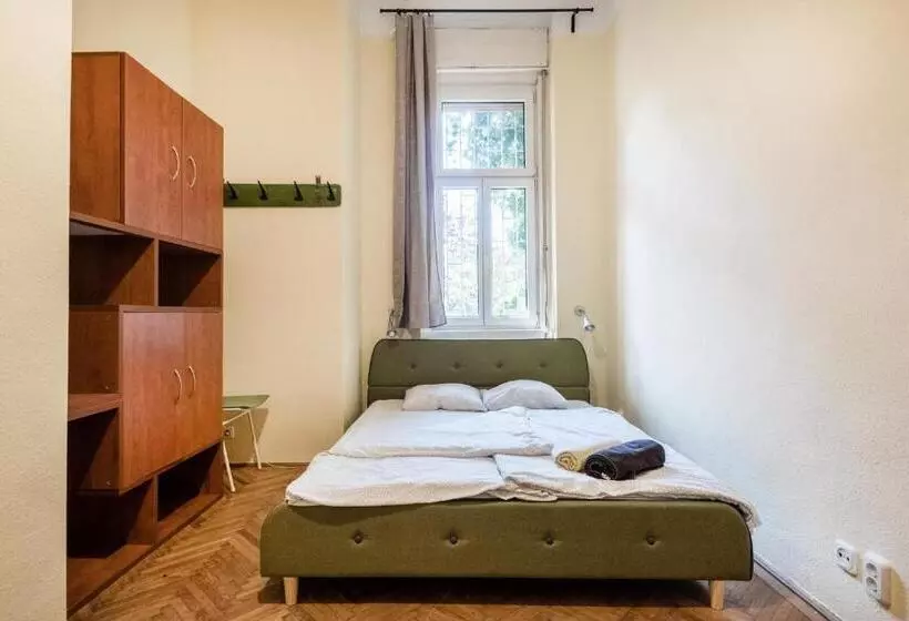 バスルーム共有のトリプルスタンダード, Baroque Hostel & Coworking