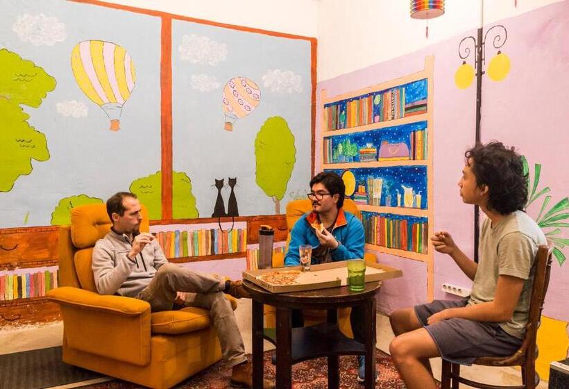 سرير فى غرفة مشتركه, Baroque Hostel & Coworking