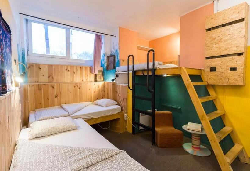 공동 객실, Baroque Hostel & Coworking