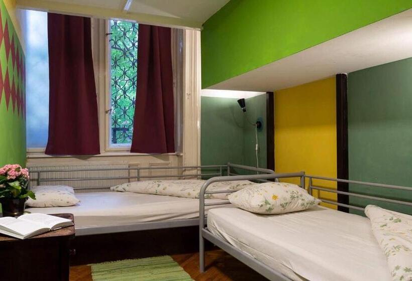 이코노미 룸 공용욕실, Baroque Hostel & Coworking