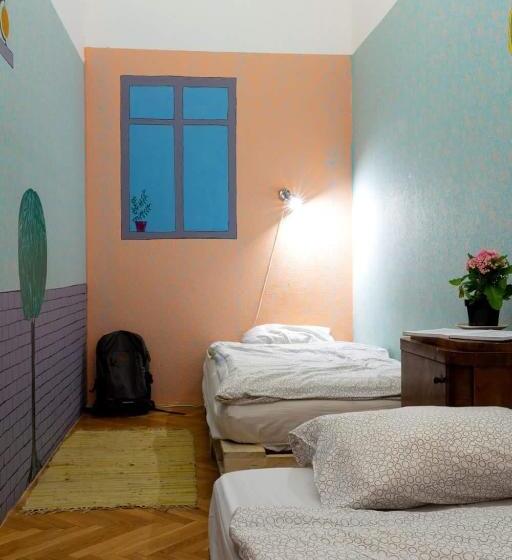 이코노미 룸 공용욕실, Baroque Hostel & Coworking