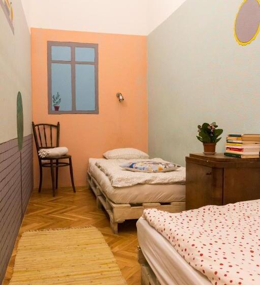 غرفة إقتصادية حمام مشترك, Baroque Hostel & Coworking