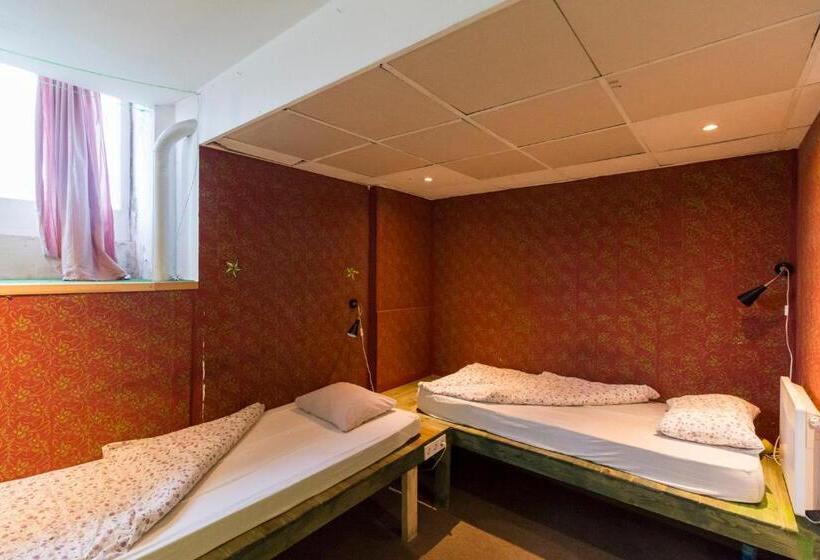 سرير فى غرفة مشتركه, Baroque Hostel & Coworking