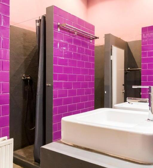 سرير فى غرفة مشتركه, Baroque Hostel & Coworking