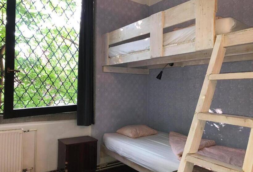 سرير فى غرفة مشتركه, Baroque Hostel & Coworking