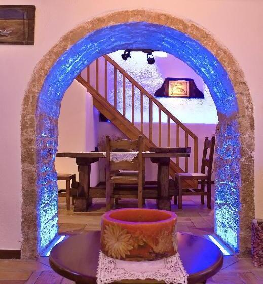 2ベッドルームアパートメント, Ardamis