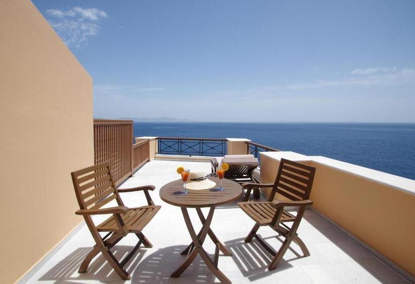 سوییت جونیور با چشمانداز دریا, Arion Syros