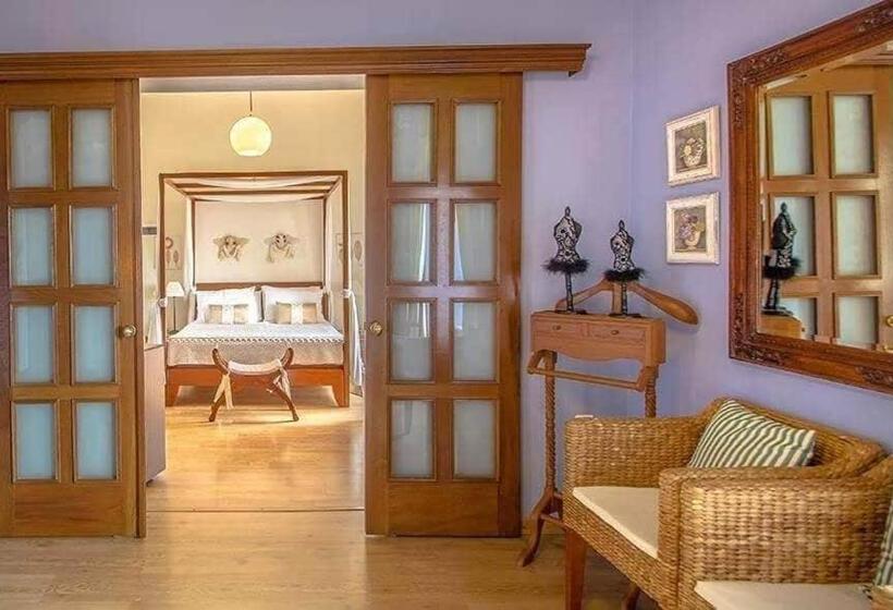 سوئیت با تخت بزرگ, Arion Syros