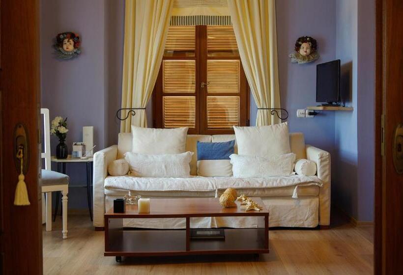 سوئیت با تخت بزرگ, Arion Syros