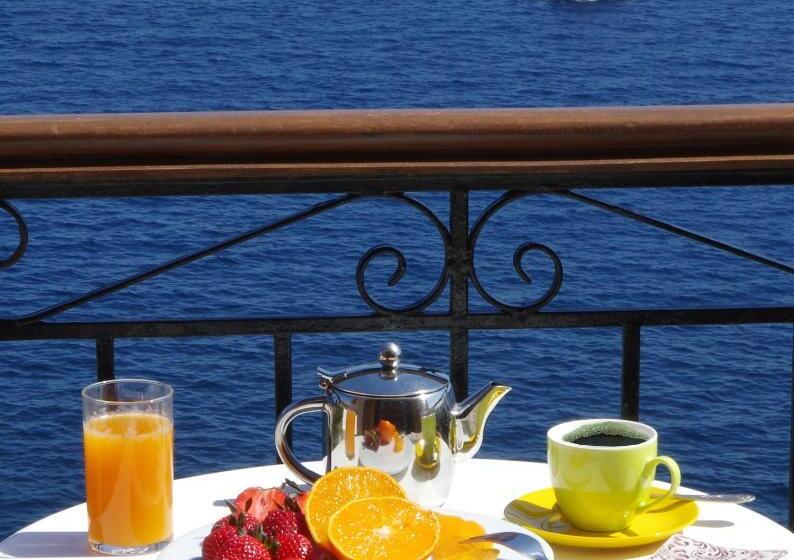 سوئیت با تخت بزرگ, Arion Syros