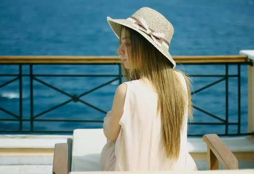 سوئیت با تخت بزرگ, Arion Syros
