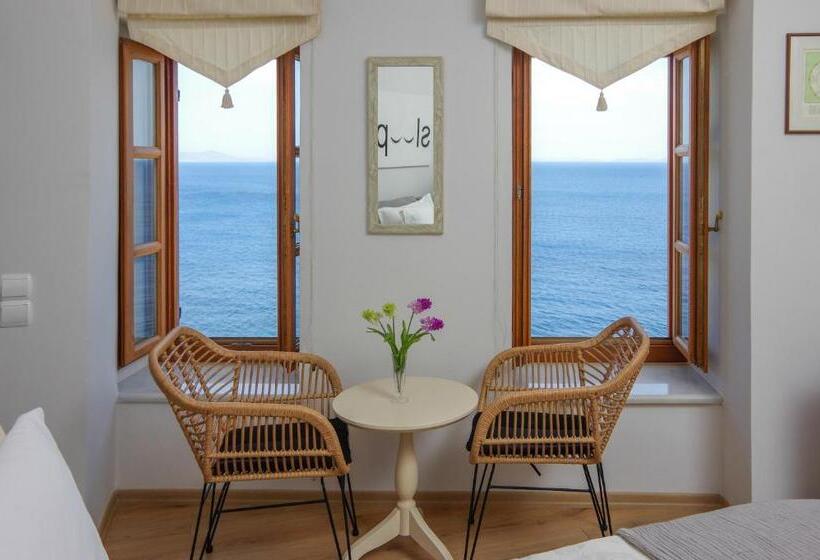 اتاق سه نفره سوپریور با چشمانداز دریا, Arion Syros