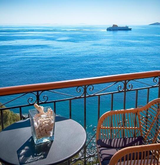 اتاق لوکس با چشمانداز دریا, Arion Syros