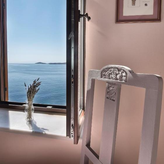 اتاق لوکس با چشمانداز دریا, Arion Syros