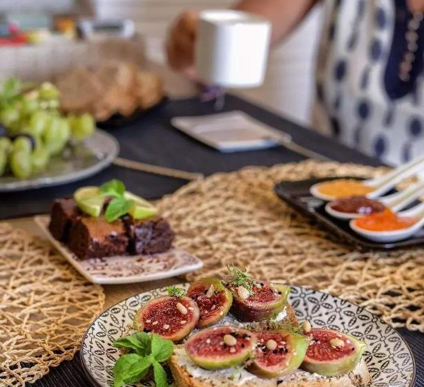 سوییت جونیور با چشمانداز دریا, Arion Syros