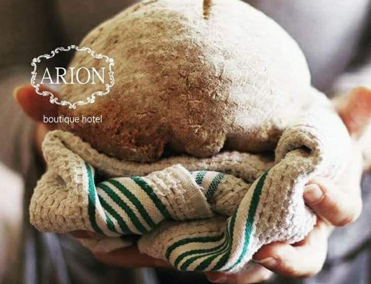 سوییت جونیور با چشمانداز دریا, Arion Syros