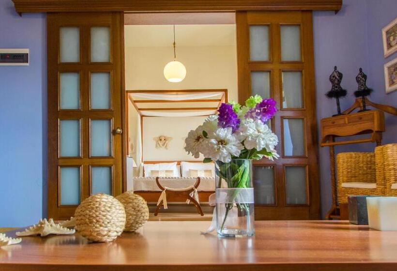 سوئیت با تخت بزرگ, Arion Syros