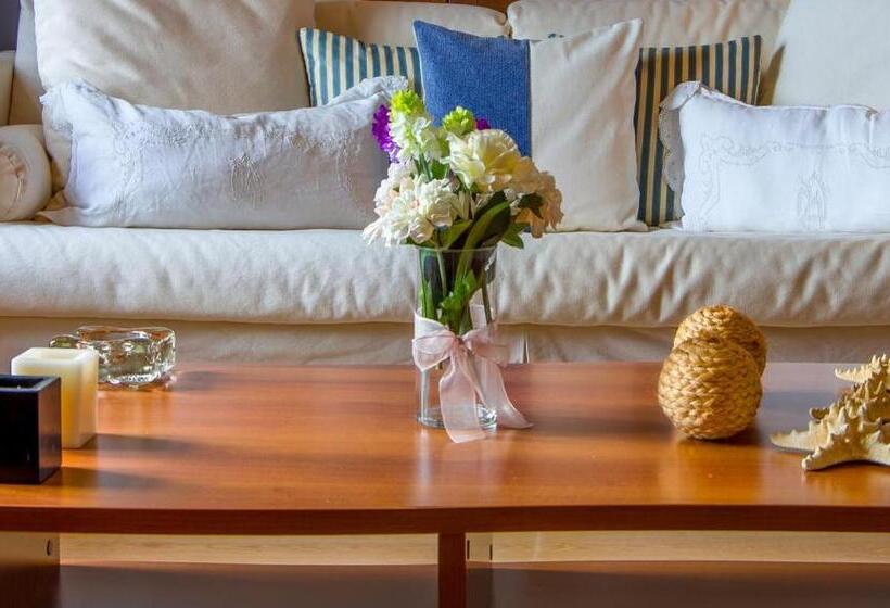 سوئیت با تخت بزرگ, Arion Syros