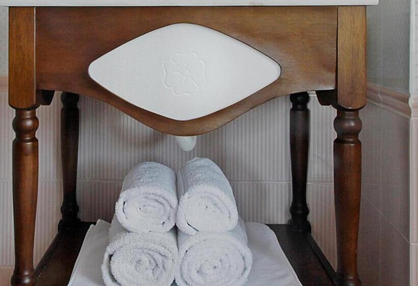 سوئیت با تخت بزرگ, Arion Syros