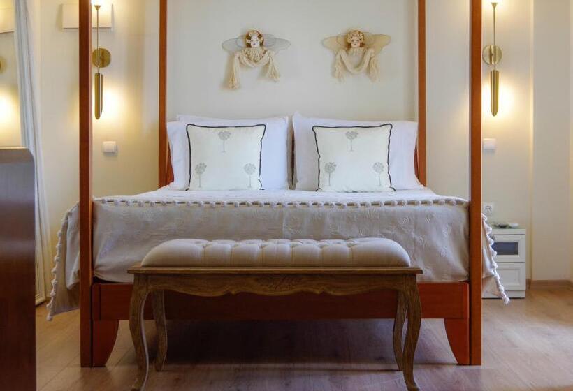 سوئیت با تخت بزرگ, Arion Syros