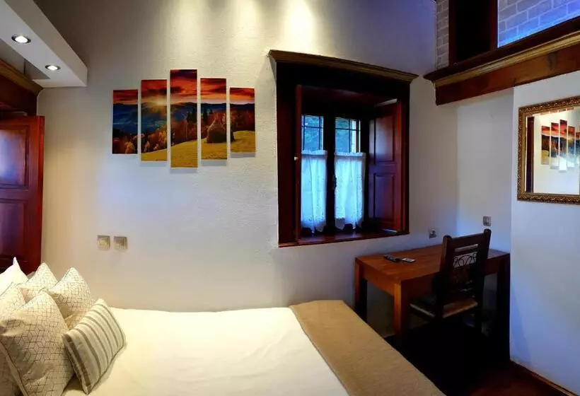 Classic Neljän Hengen Huone, Astraka Guesthouse I