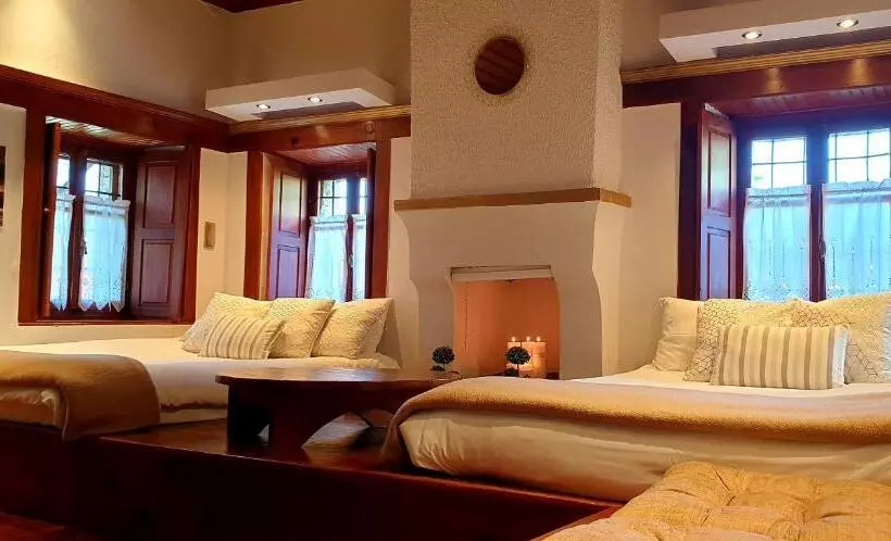 Deluxe Neljän Hengen Huone, Astraka Guesthouse I