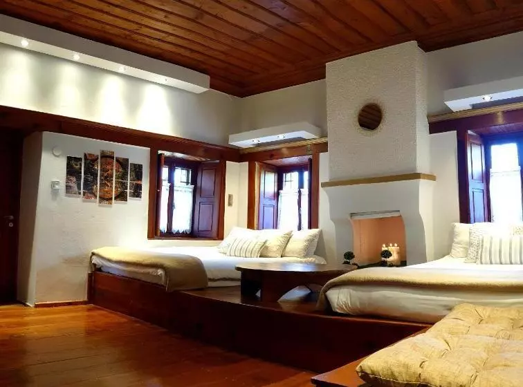 Deluxe Neljän Hengen Huone, Astraka Guesthouse I