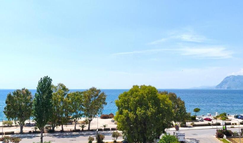 اتاق استاندارد سه تخته با بالکن, Delfini