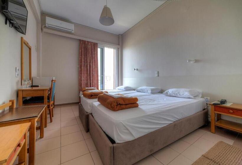 اتاق استاندارد سه تخته با بالکن, Delfini