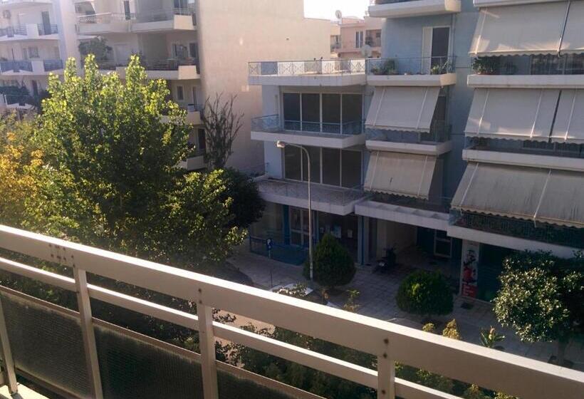 اتاق اکونومی, Delfini