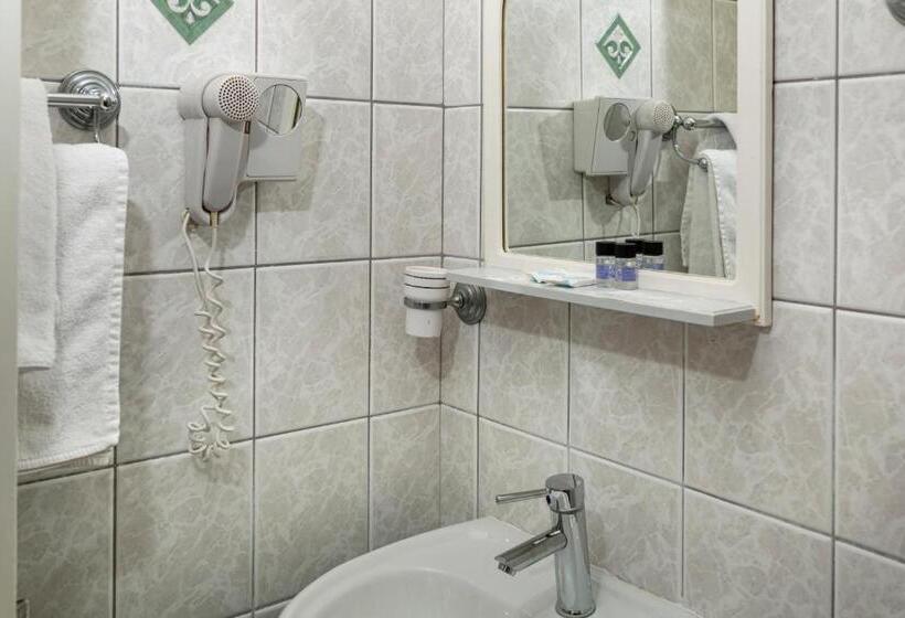 Economy Triple Room, Delfini