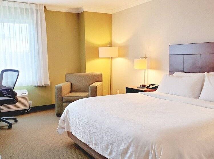 带阳台套房, Holiday Inn Express Hotel & Suites Portland Northwest Downtown, An Ihg