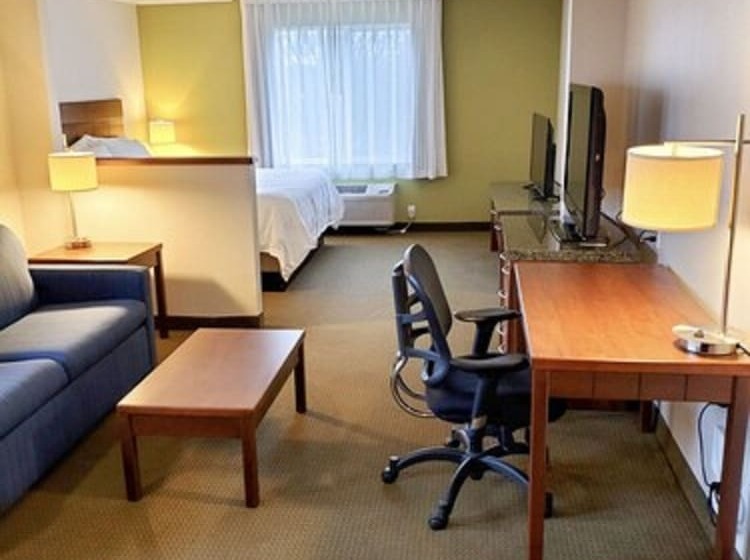 带阳台套房, Holiday Inn Express Hotel & Suites Portland Northwest Downtown, An Ihg