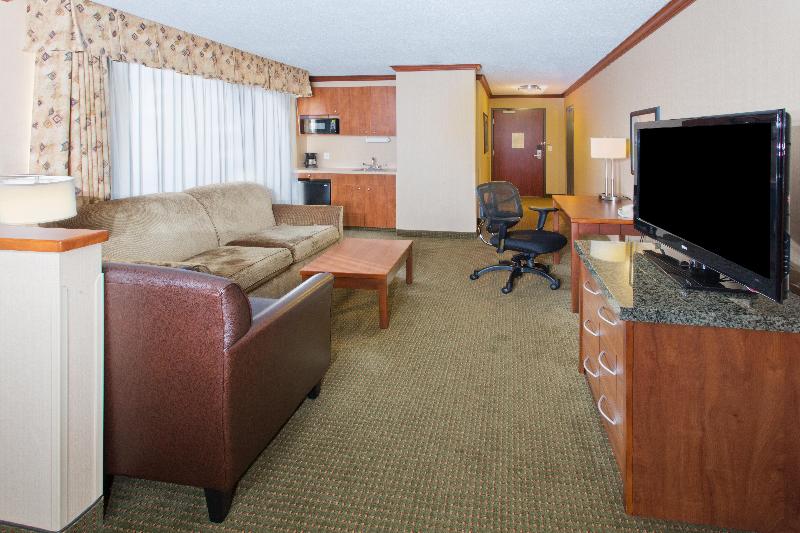 带大床的套房, Holiday Inn Express Hotel & Suites Portland Northwest Downtown, An Ihg