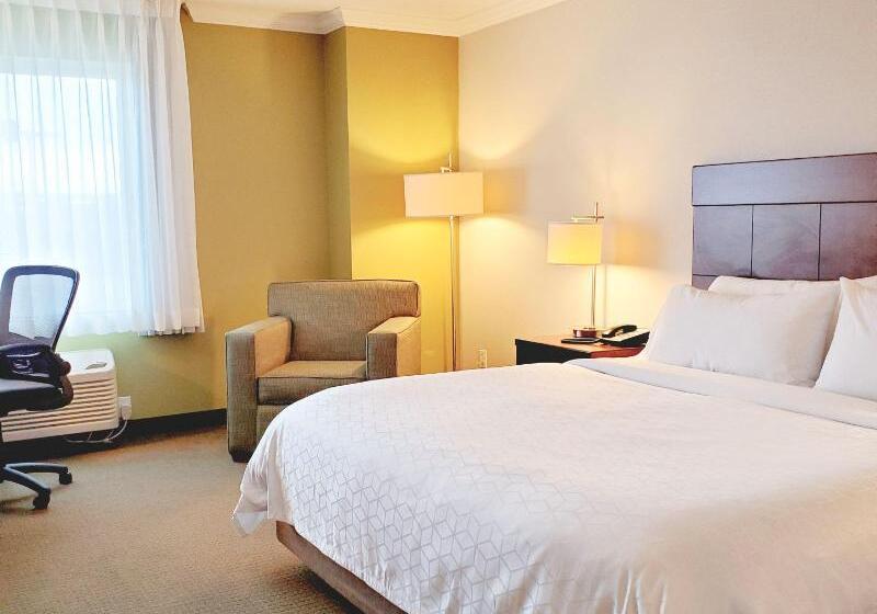 带大床的标准间, Holiday Inn Express Hotel & Suites Portland Northwest Downtown, An Ihg