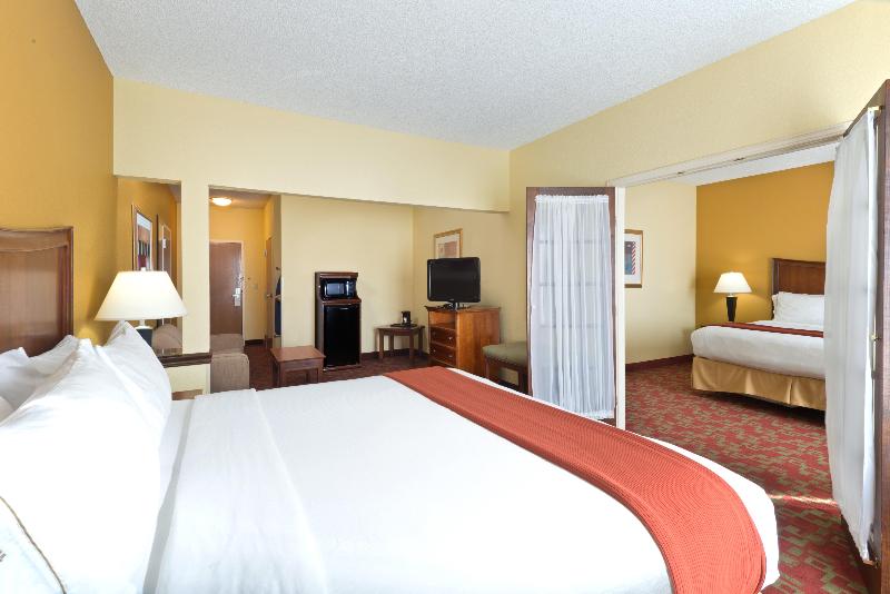 带大床的套房, Holiday Inn Express Suites Little Rock West, An Ihg